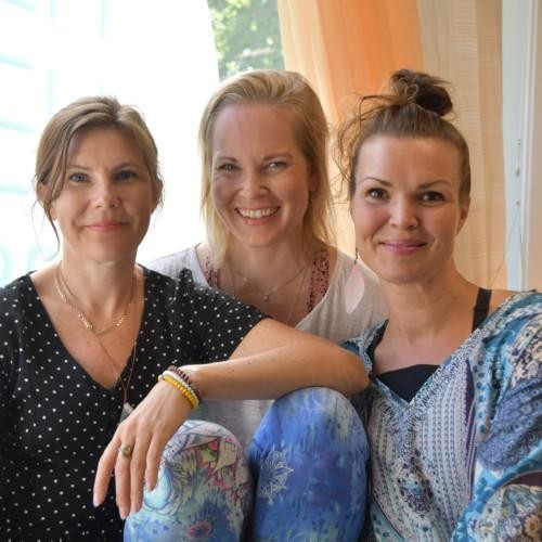 HeWennan yrittäjät Anna-Katri Vaara (vasemmalla), Henna Hautamäki ja Susanna Jordan